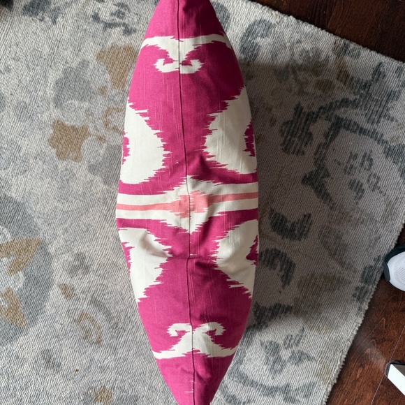 (Set of 2) Indoor/outdoor Ballard accent pillows 24 x 13 - Picture 2 of 2